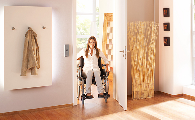 Automatic swing door opening to give access to a lady wheelchair user