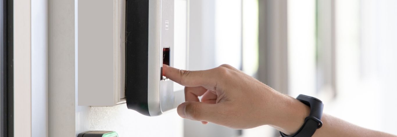 Fingerprint reader to strengthen the security of your building with user authentication