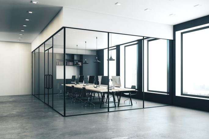 Tall-glass-office-partitioning-system-with-integrated-doors